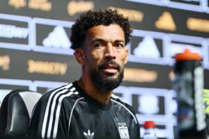 Vozinha é apresentado no Colo Colo e agradece apoio
