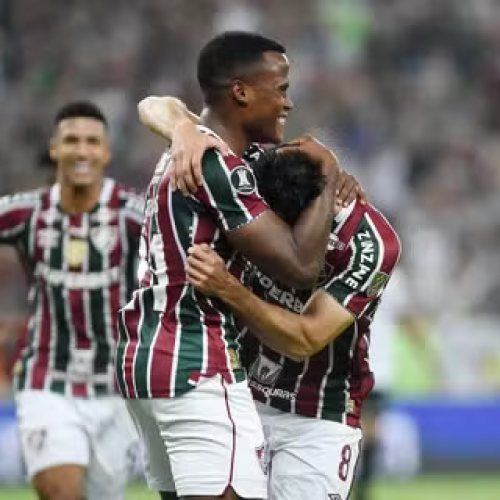 Árias comemora seu gol (Foto: GE)