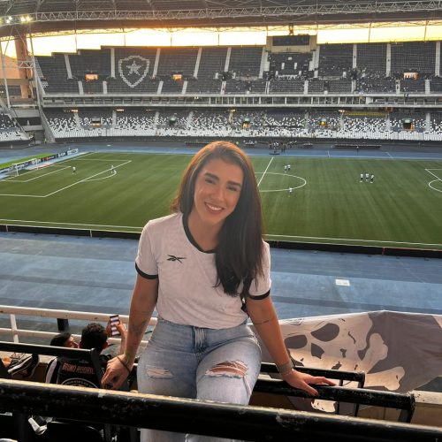 Franciele é torcedora do Botafogo e estará na Argentina / Foto: Arquivo pessoal. 