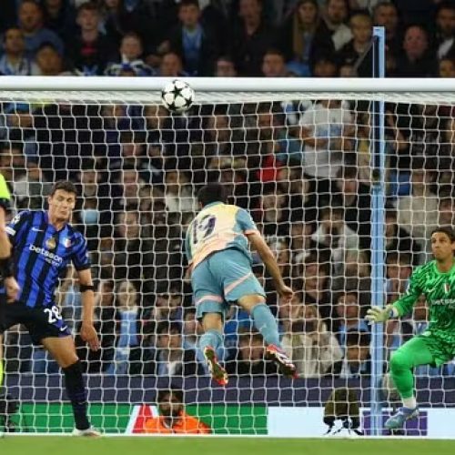 Gündogan perdendo um gol -  (Foto: Molly Darlington / Reuters)