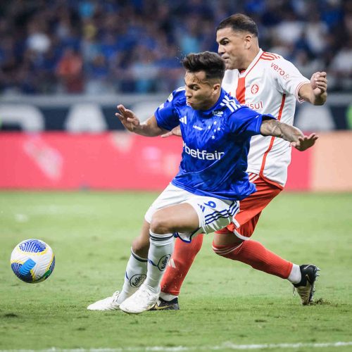 Cruzeiro desperdiça penalidade, e Internacional arranca empate no Mineirão, pelo Brasileirão