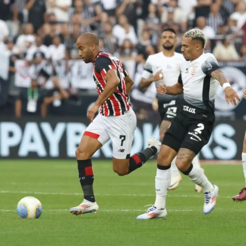 Lucas Moura, do São Paulo e Matheuzinho, do Corinthians - (Foto: Rubens Chiri/Saopaulofc.net)