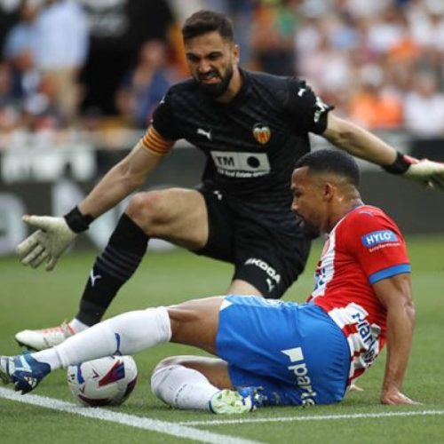 Liverpool se aproxima de goleiro destaque na Eurocopa para ser sombra de Alisson