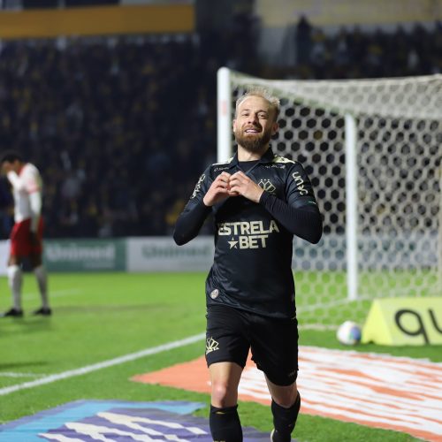 Criciúma vence o Bragantino e se afasta do Z4