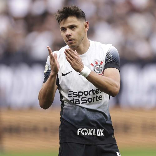 SAO PAULO, BRAZIL - SEPTEMBER 21: Angel Romero of Corinthians celebrates after scoring the second goal of his team during a match between Corinthians and Atletico Goianiense as part of Brasileirao Series A 2024 at Neo Quimica Arena on September 21, 2024 in Sao Paulo, Brazil. (Photo by Alexandre Schneider/Getty Images)