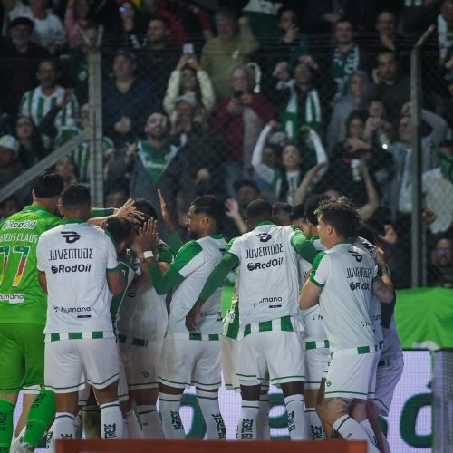 Juventude mostra força no Jaconi, vence o Corinthians e abre vantagem na Copa do Brasil