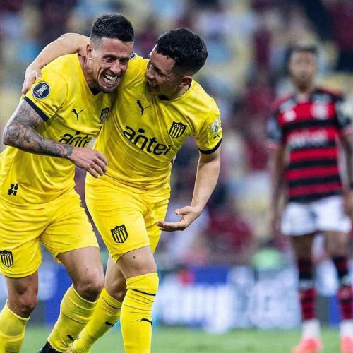 Time uruguaio comemora seu gol -  Foto: Divulgação/Peñarol