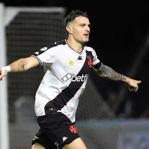 Vegetti brilha, Vasco vira e vence o Athletico, em São Januário, pelo Brasileirão