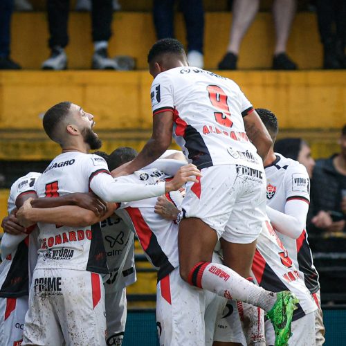 Vitória vence o Criciúma nesta quarta-feira (20) / Foto: Leonardo Hubbe/AGIF